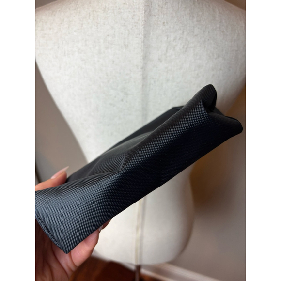 Like new TUMI Black & Gray Toiletry Bag One Size travel bag luggage designer - Picture 3 of 9